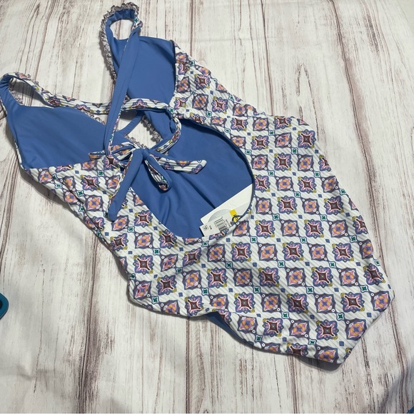 NWT BECCA BY REBECCA VIRTUE
Skylar Reversible Plunge One Piece Swimsuit - Picture 11 of 16